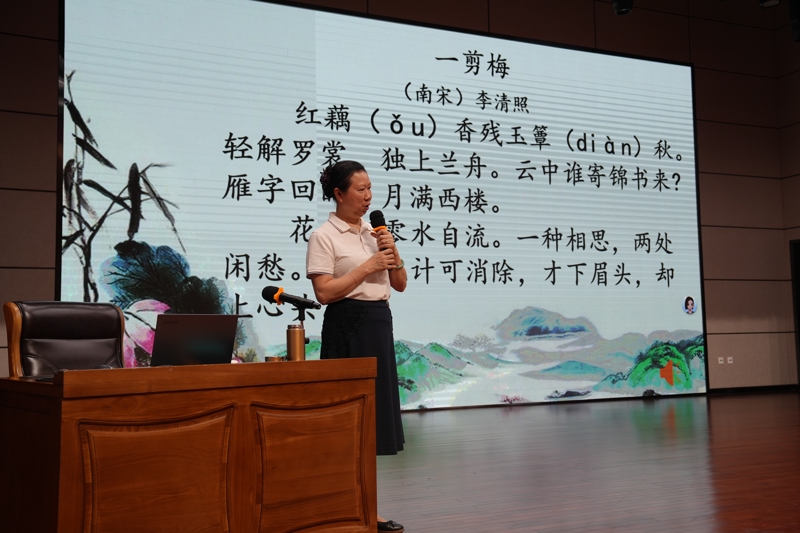2冯秀萍老师授课.JPG
