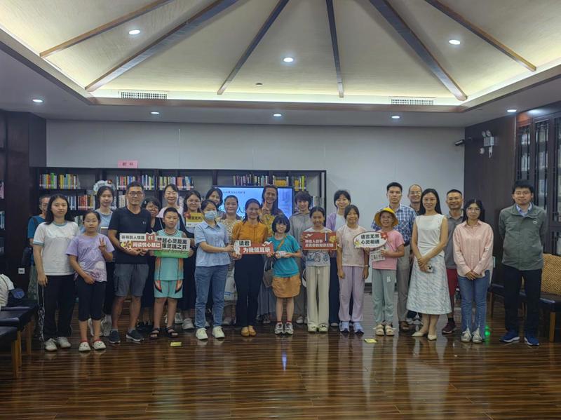 倾耳听心灯 开卷品行者——广西图书馆举办第三期“倾耳听”真人图书沙龙