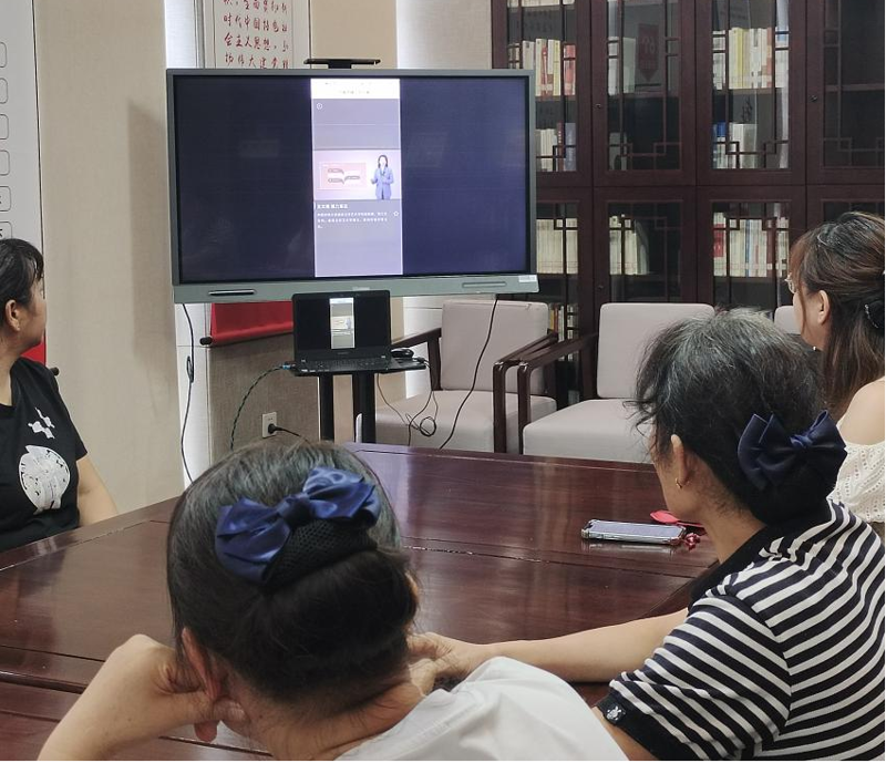 学习巾帼榜样 汲取奋进力量——广西图书馆工会组织参加“她力量 匠新章 巾帼劳模工匠云展映活动”