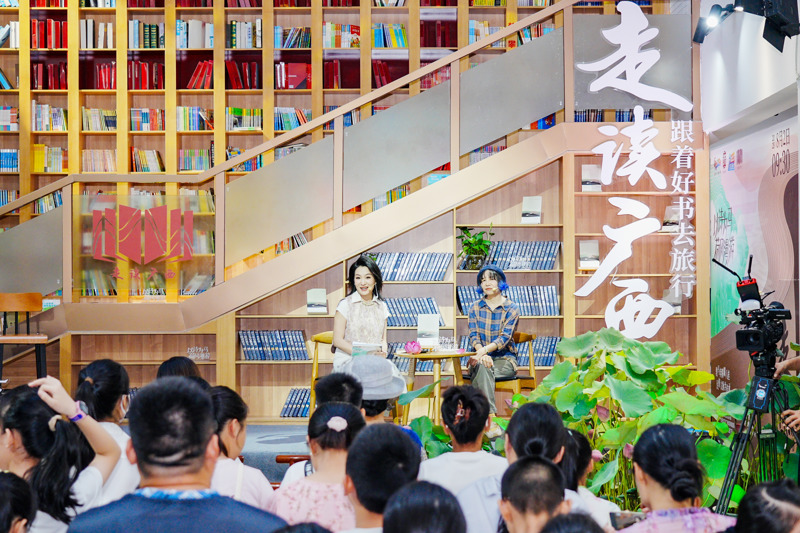 “走读广西·跟着好书去旅行”活动在贵港开展_fororder_1
