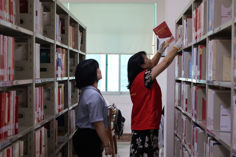 进行图书分类学习.JPG