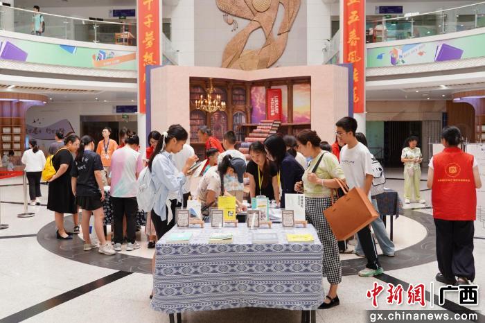 [中新网广西]广西图书馆“挂谷猜想前沿数学科普活动”火热开展
