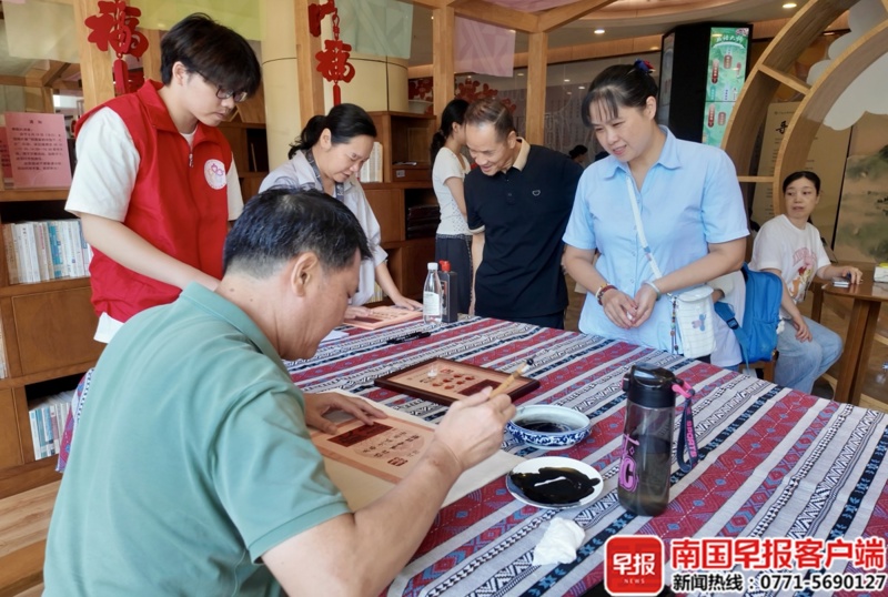 [南国早报客户端]写婚书、画漫画……七夕在广西图书馆体验中式浪漫