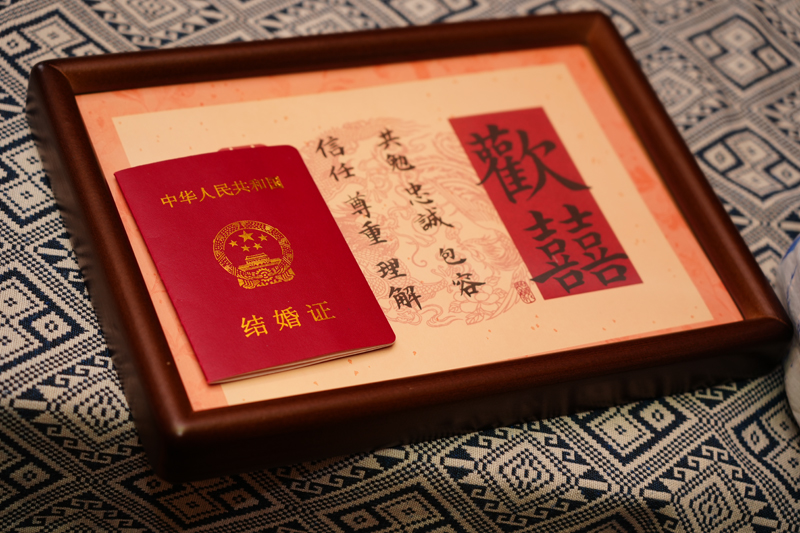 为读者定制的“文创婚书”。广西图书馆供图