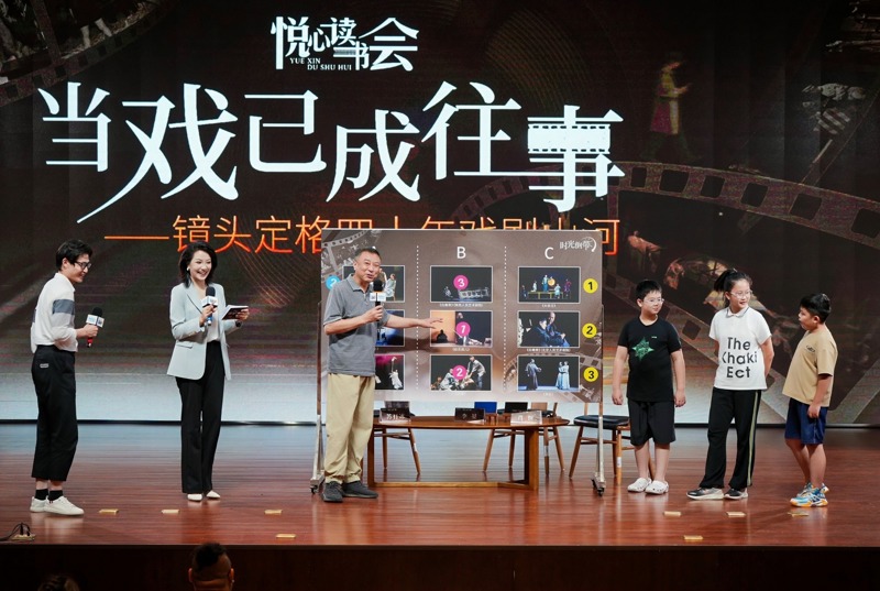 李晏戏剧摄影展亮相广西图书馆 光影为引见证中国戏剧四十年变迁